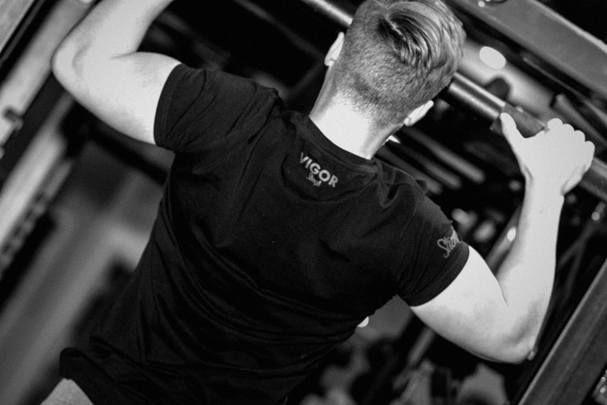 Pull-up in the Signature Tee